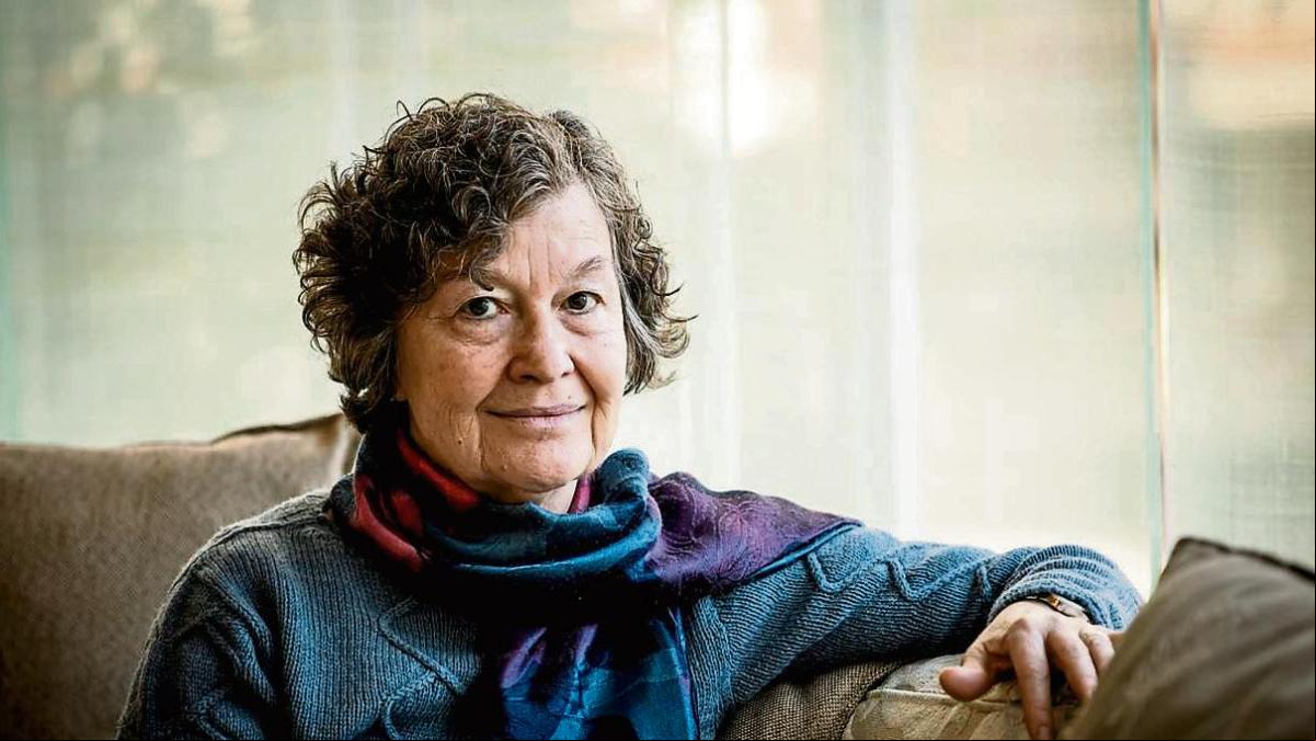 “Nos comunicamos mejor con miradas y gestos”, afirma Maria Barbal, que publica ‘A l’amic escocès’