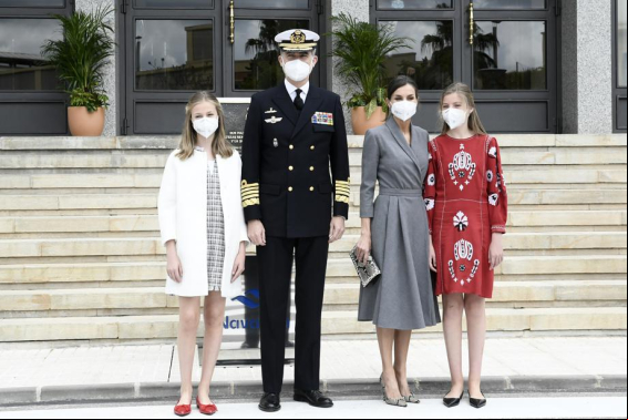 Leonor bautiza el primer submarino diseñado y construido en España