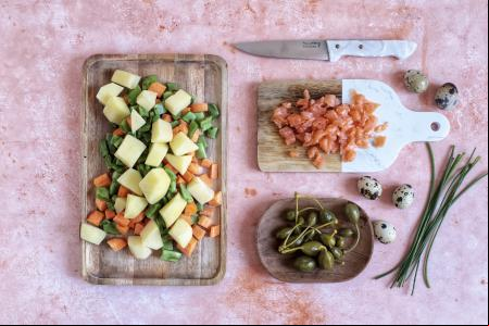 Ingredientes ensaladilla con salmón ahumado