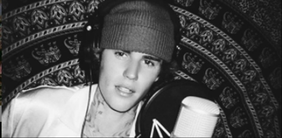 Justin Bieber da un concierto en un colegio