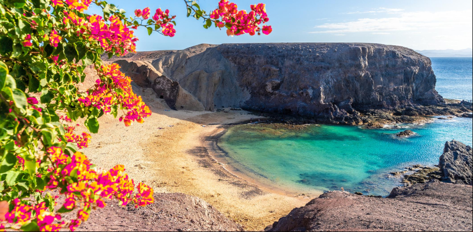Noches en paradores por 60€ o un resort 5* en Lanzarote desde 109€, chollos de hoy