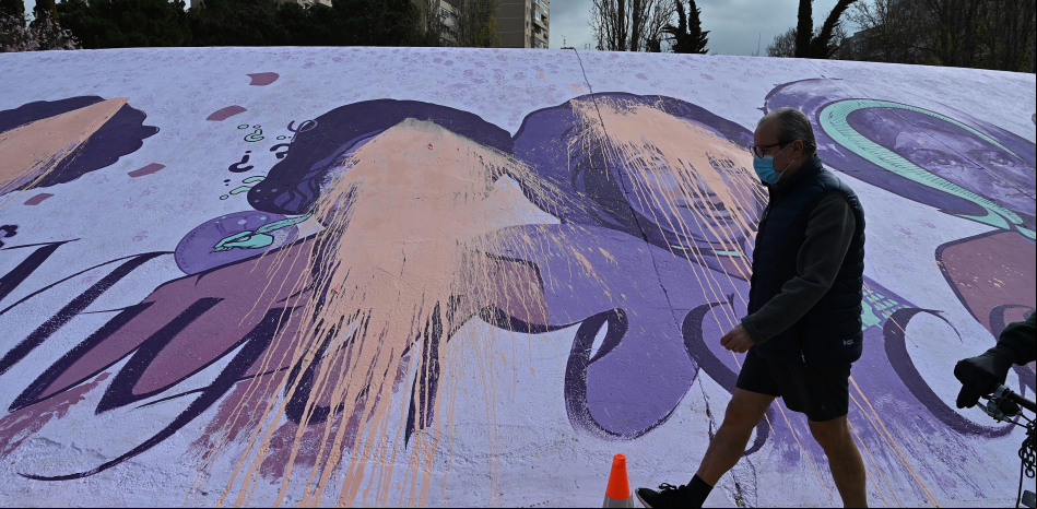 El mural feminista de Alcalá de Henares amanece vandalizado