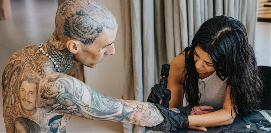Instagram de los famosos: los tatuajes de amor de Sara Sálamo y Kourtney Kardashian