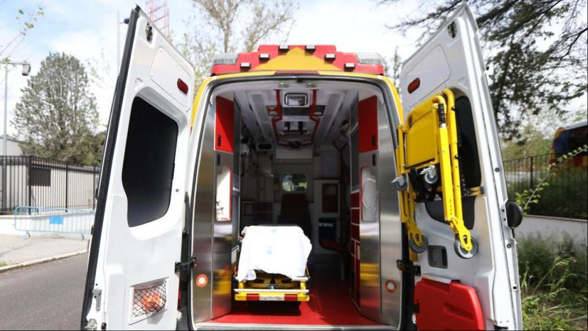 Cuatro muertos, entre ellos dos bebés, en un choque entre un coche y un camión en Segovia