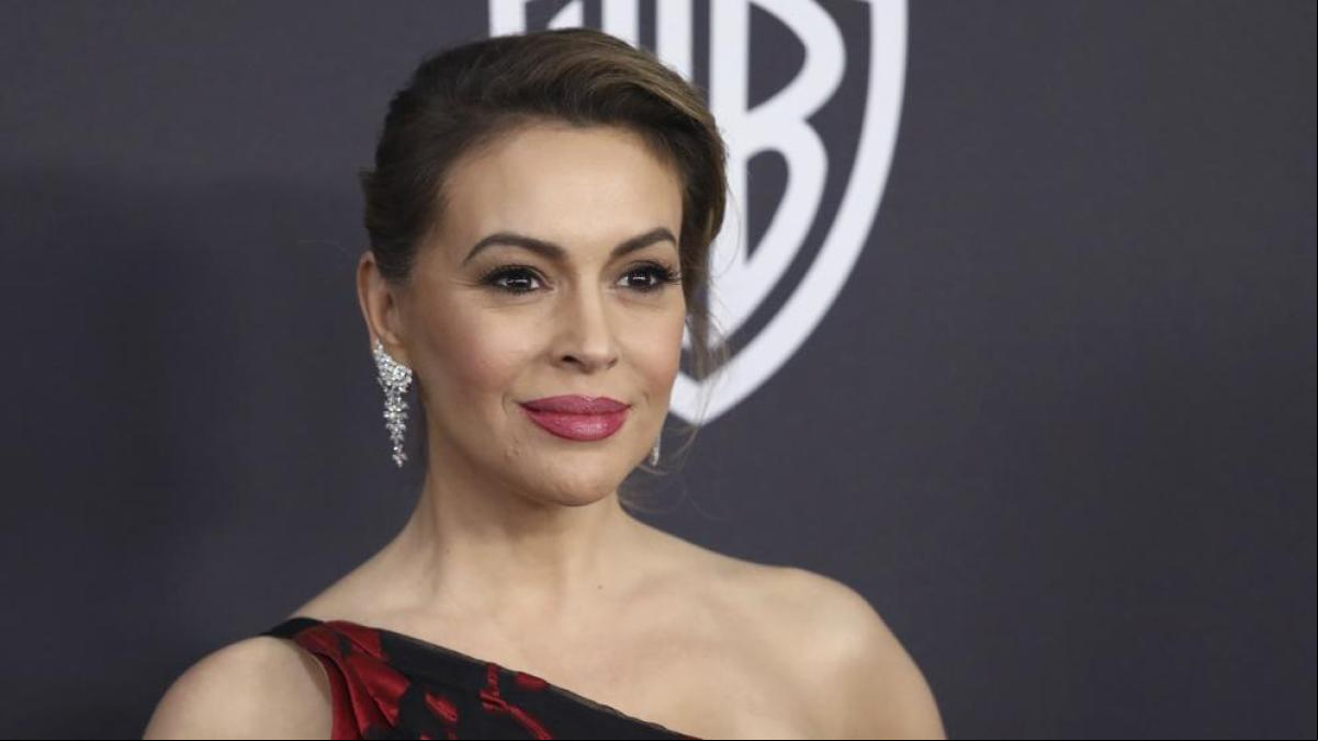 Alyssa Milano revela que dar a luz le recordó a la agresión sexual que sufrió