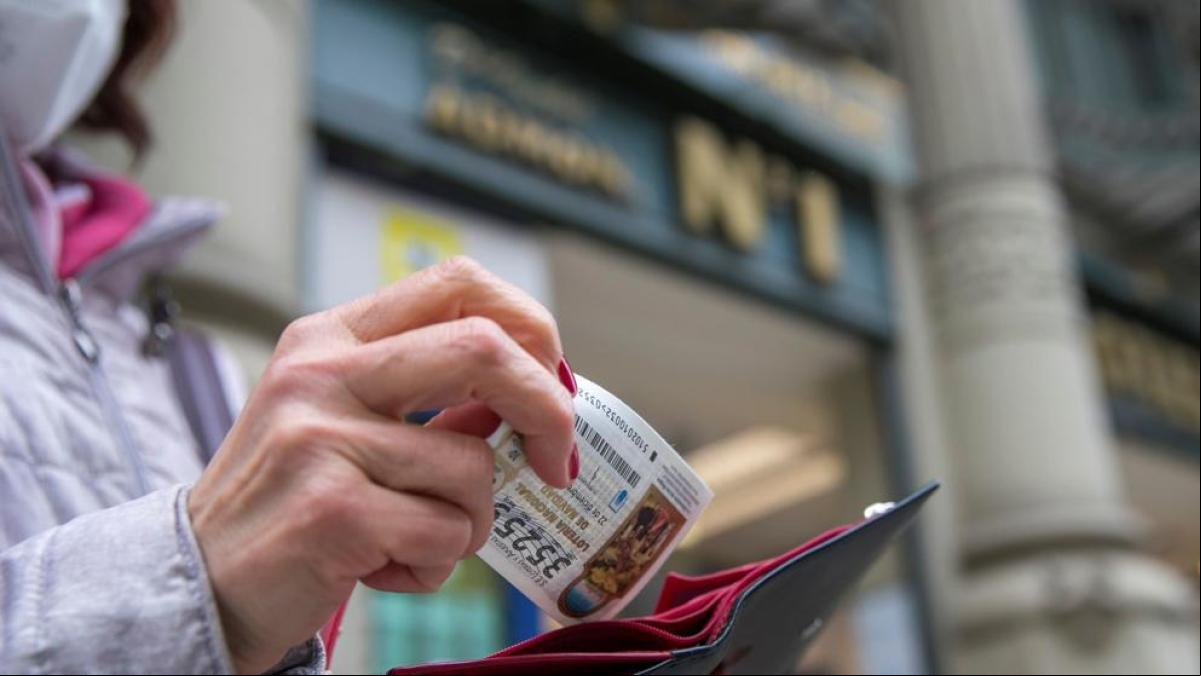 Encuentra un décimo premiado con el gordo de la lotería de Navidad y termina pagando más de lo que gana