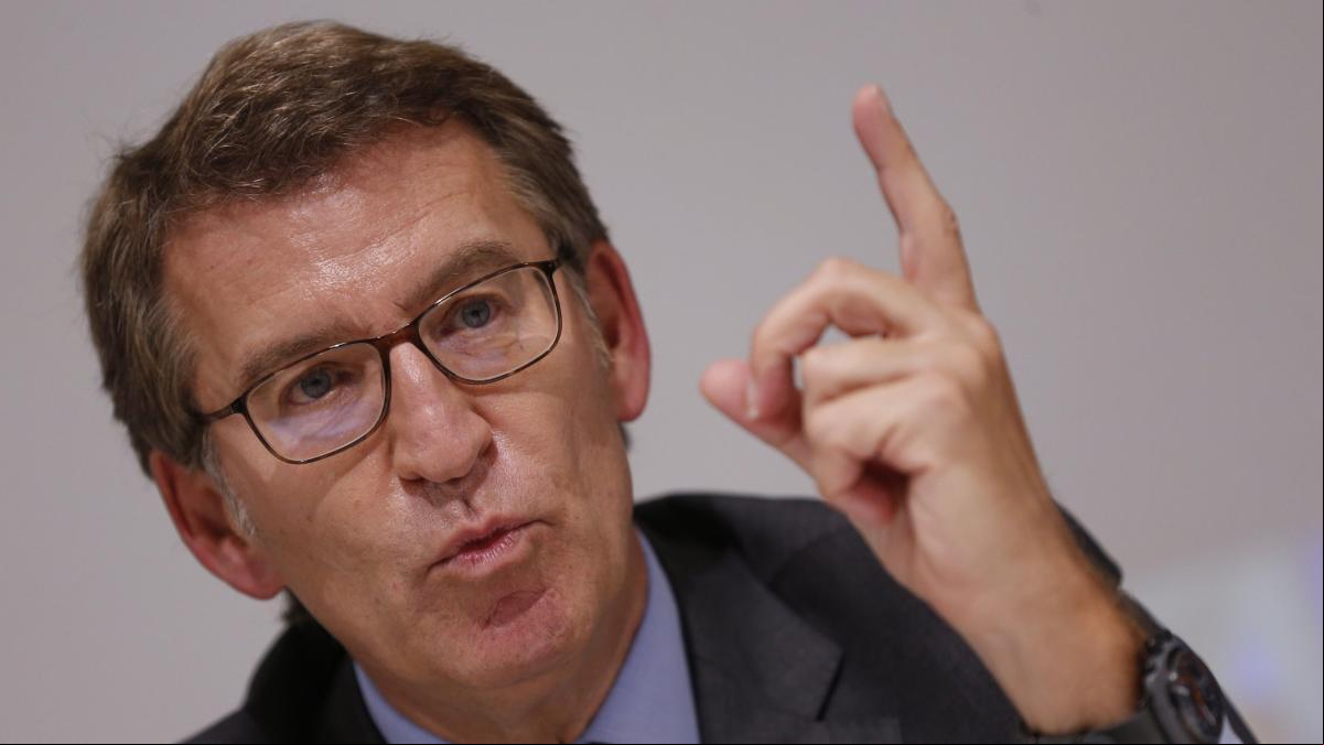 Feijóo enmienda a Casado y puntualiza que su resumen sobre la Guerra Civil fue incompleto