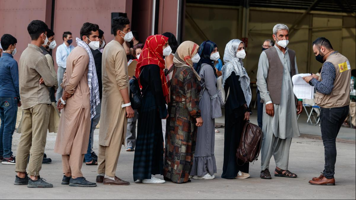 Despega desde Islamabad el vuelo con casi 300 excolaboradores afganos con destino a España
