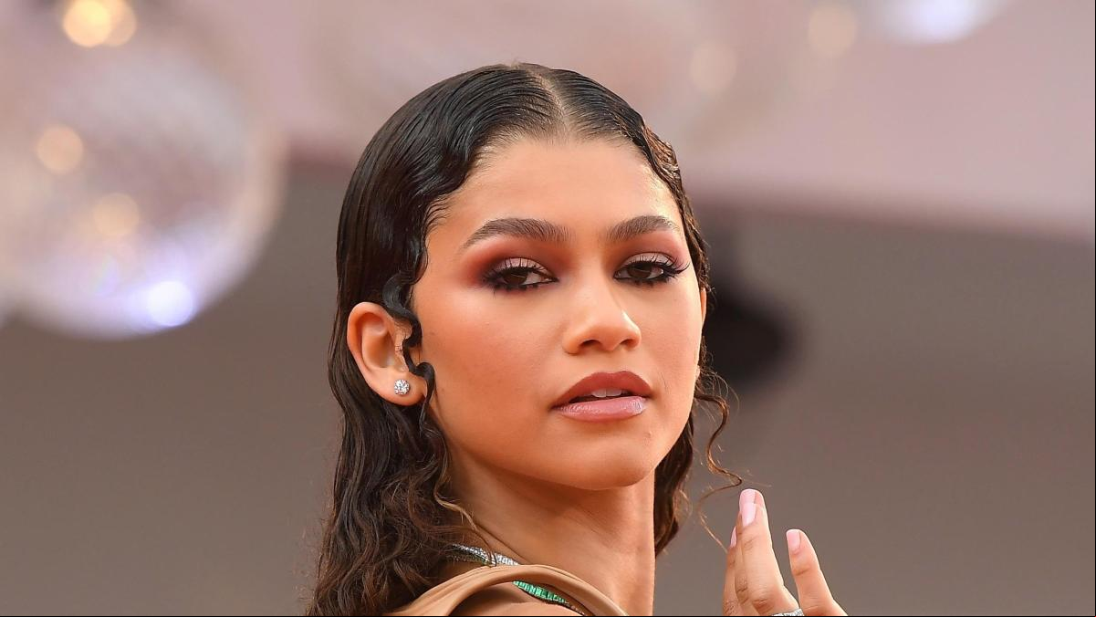El nuevo flequillo de Zendaya es el estilo perfecto para cualquier edad, según los expertos