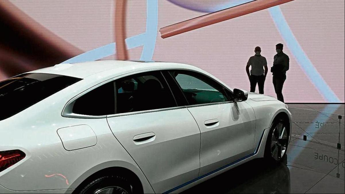 Los fabricantes de coches obtienen un beneficio récord con menos ventas