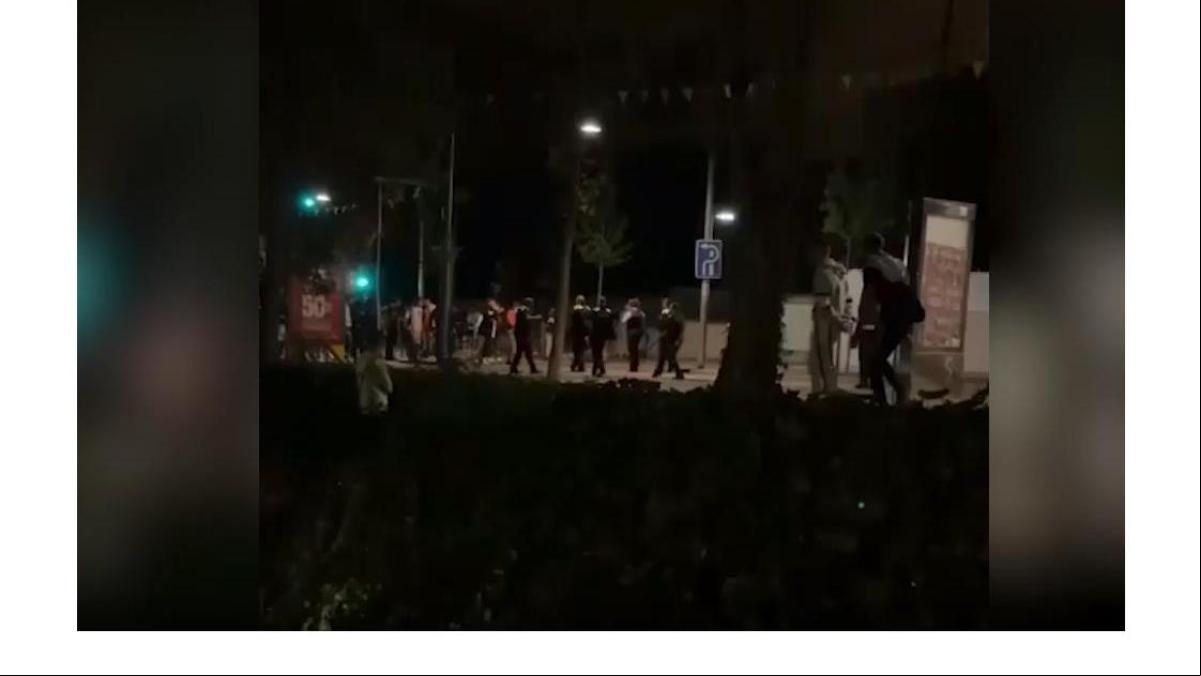 Tres policías heridos leves en unos altercados durante un botellón en Tiana