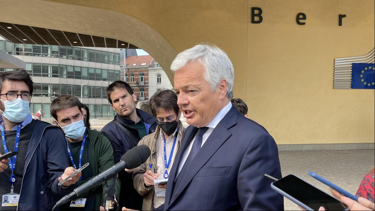 El Gobierno cree que el comisario de la UE busca apoyar al PP en la crisis del CGPJ