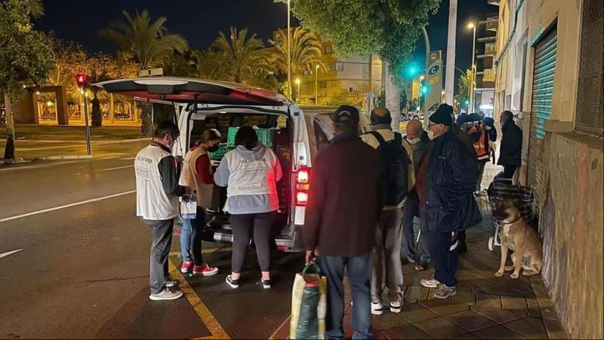Las oenegés de reparto de alimentos de Alicante piden reunirse con las autoridades y el Síndic