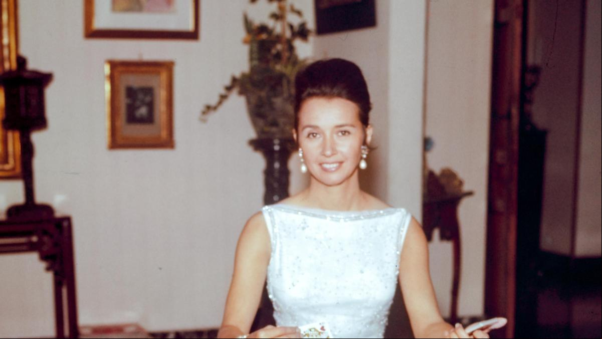 La verdadera historia de Aline Griffith, una James Bond vestida de Balenciaga