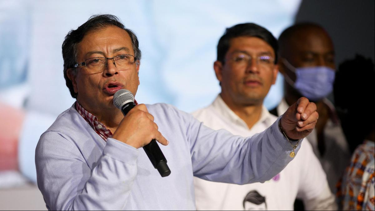 El candidato de izquierda Gustavo Petro sale reforzado de las primarias colombianas