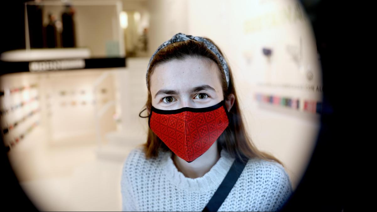 Las mascarillas en interiores llegan a su fin, última hora en directo