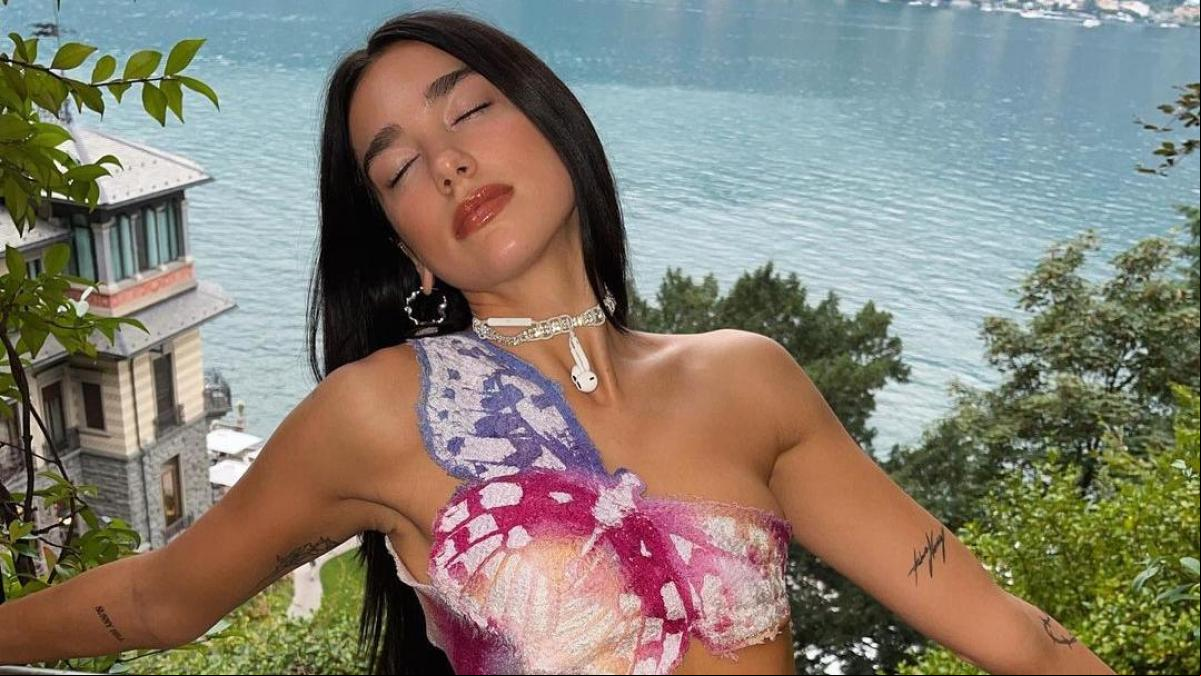 El bikini mariposa de Dua Lipa adelanta la tendencia que triunfará en verano