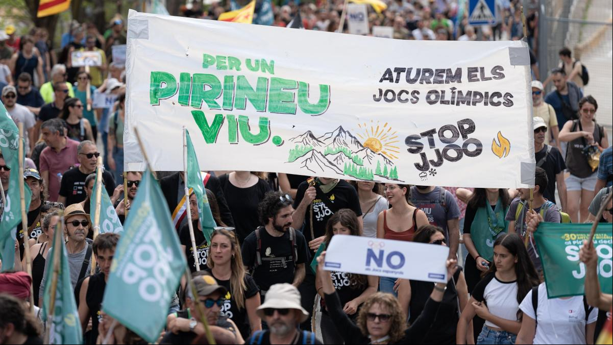 Unas 2.000 personas se manifiestan contra los Juegos Olímpicos de Invierno en Puigcerdà