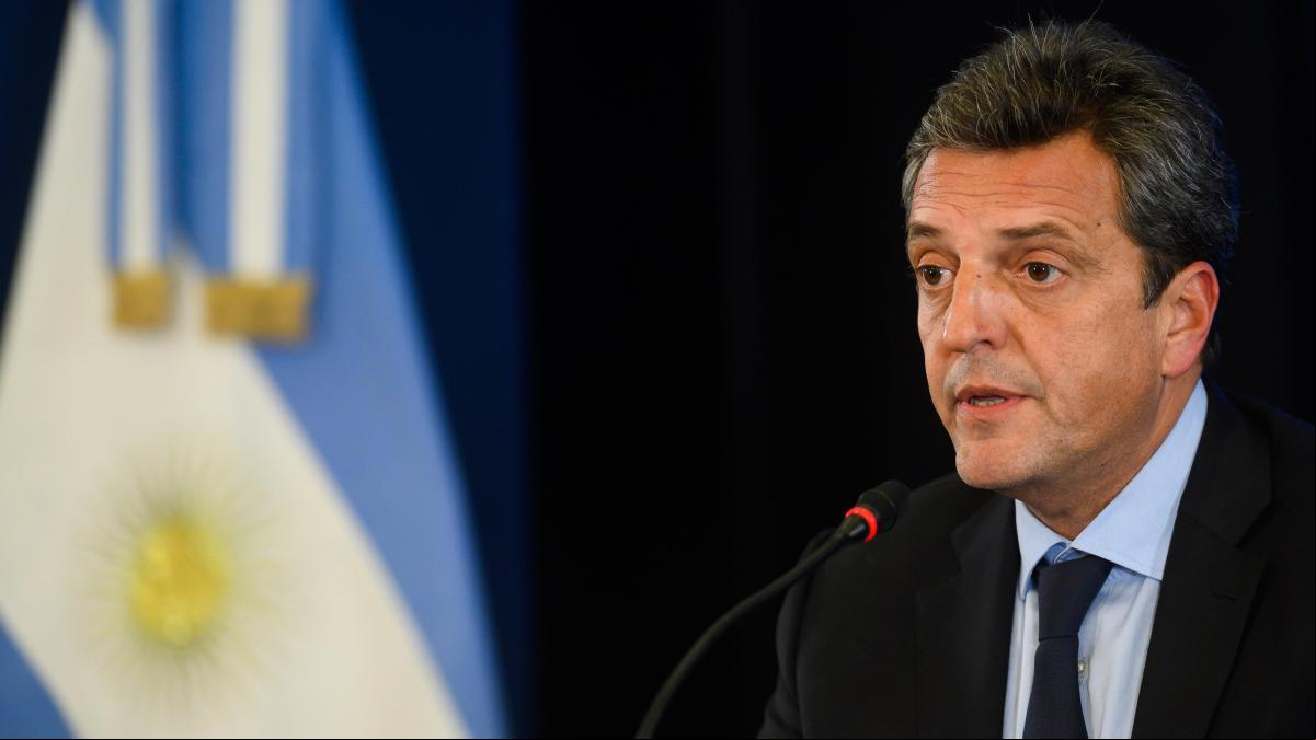 Argentina anuncia ajustes para intentar cuadrar las cuentas y frenar la inflación