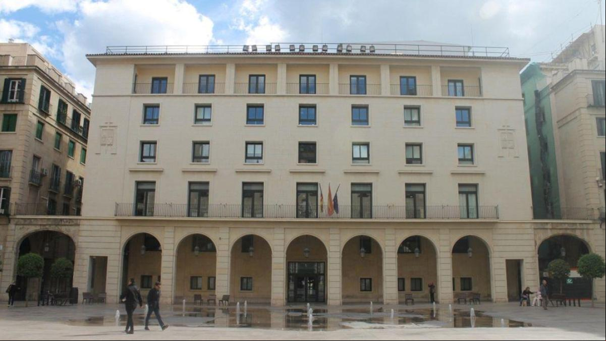 Un abuelo que abusó de su nieta de 9 años en Alicante acepta una pena de dos años