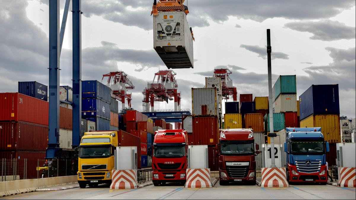 El puerto de Barcelona amplía su ventaja como primer exportador e importador de coches
