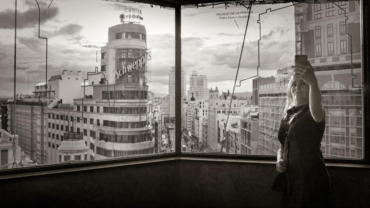 50 años del neón más icónico de Madrid: de la ‘movida’ a ‘El día de la bestia’