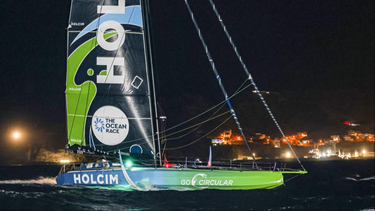 El suizo Holcim llega a la meta de Cabo Verde 5 días y 11 horas después de zarpar en Alicante