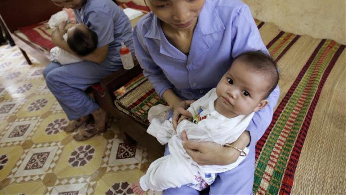 Escándalo en Francia tras revelarse miles de irregularidades en adopciones durante más de 40 años