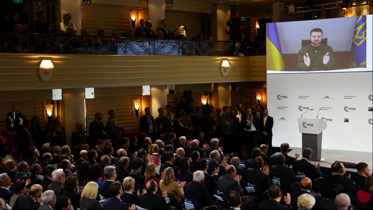 Zelenski urge a los aliados a acelerar el envío de armas a Ucrania