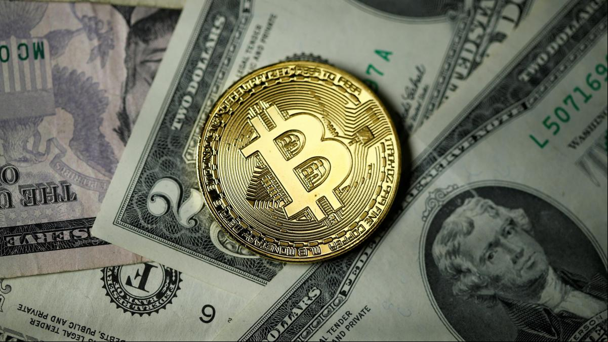 Ave fénix con forma de criptomoneda