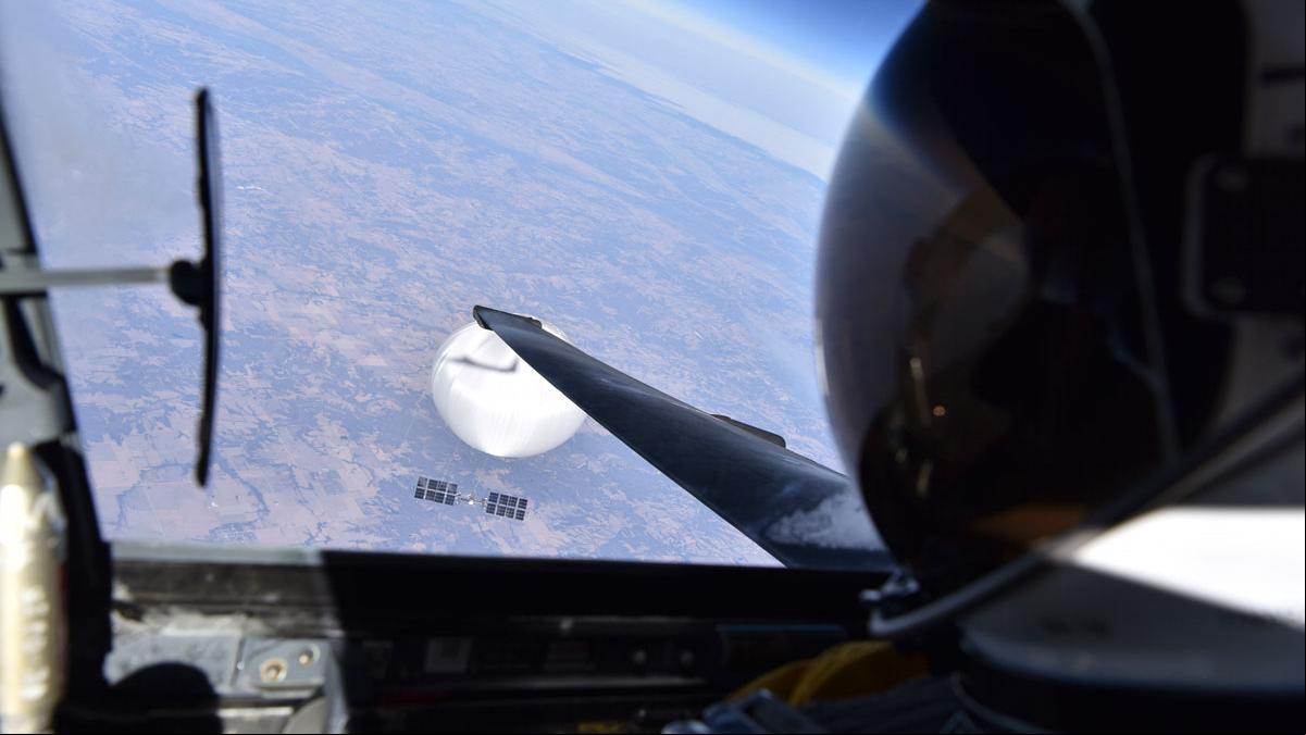 Los globos espía, el Área 51 y la cara oculta de la Luna