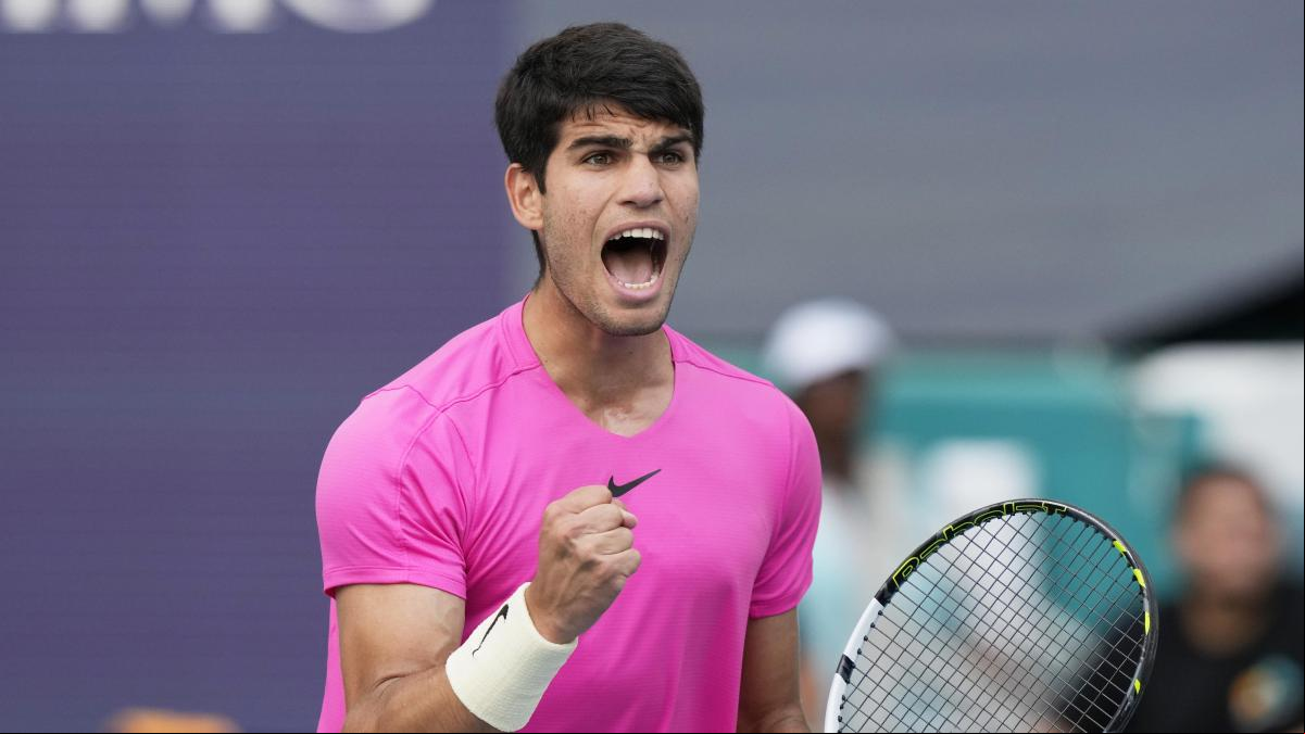Alcaraz gana a Paul y pasa a cuartos de Miami