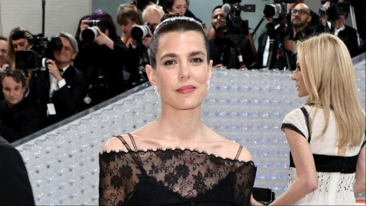 Carlota Casiraghi, la invitada más elegante con transparencias y encaje