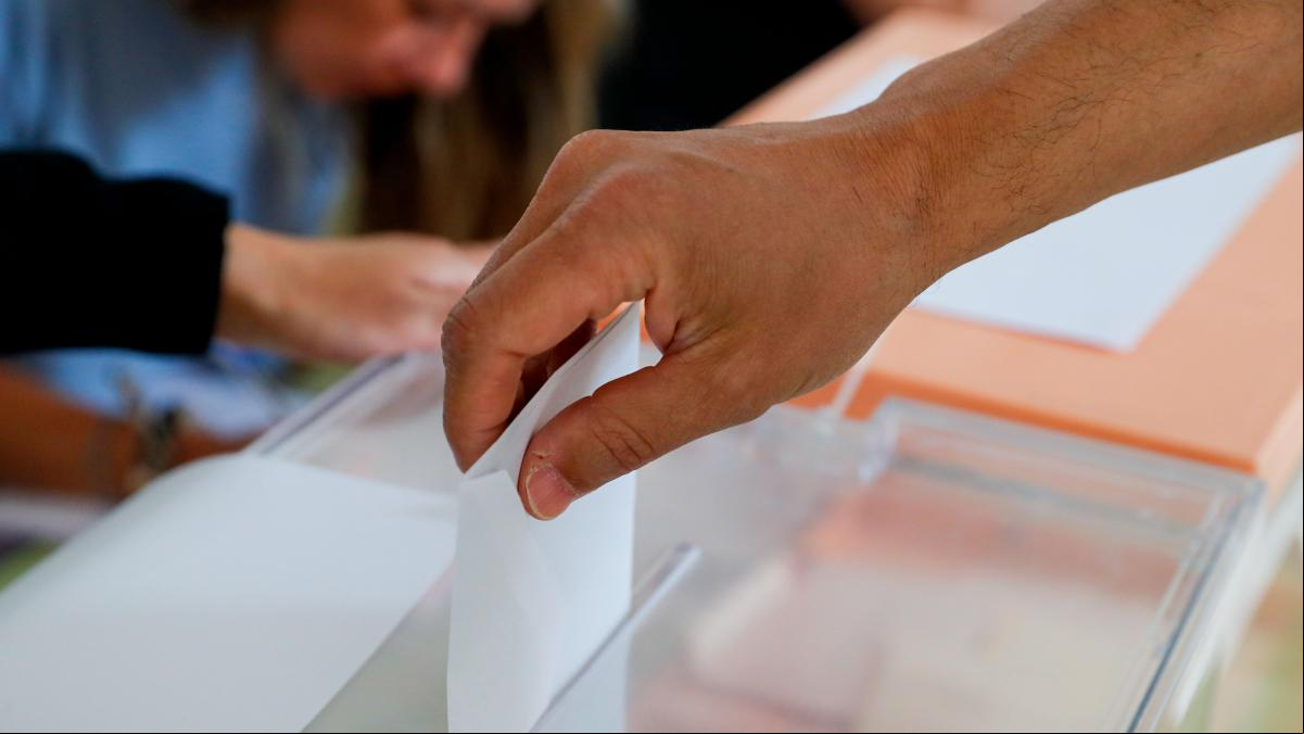 Elecciones vascas 2024: ¿dónde puedo reclamar si tengo algún problema con mi voto por correo?