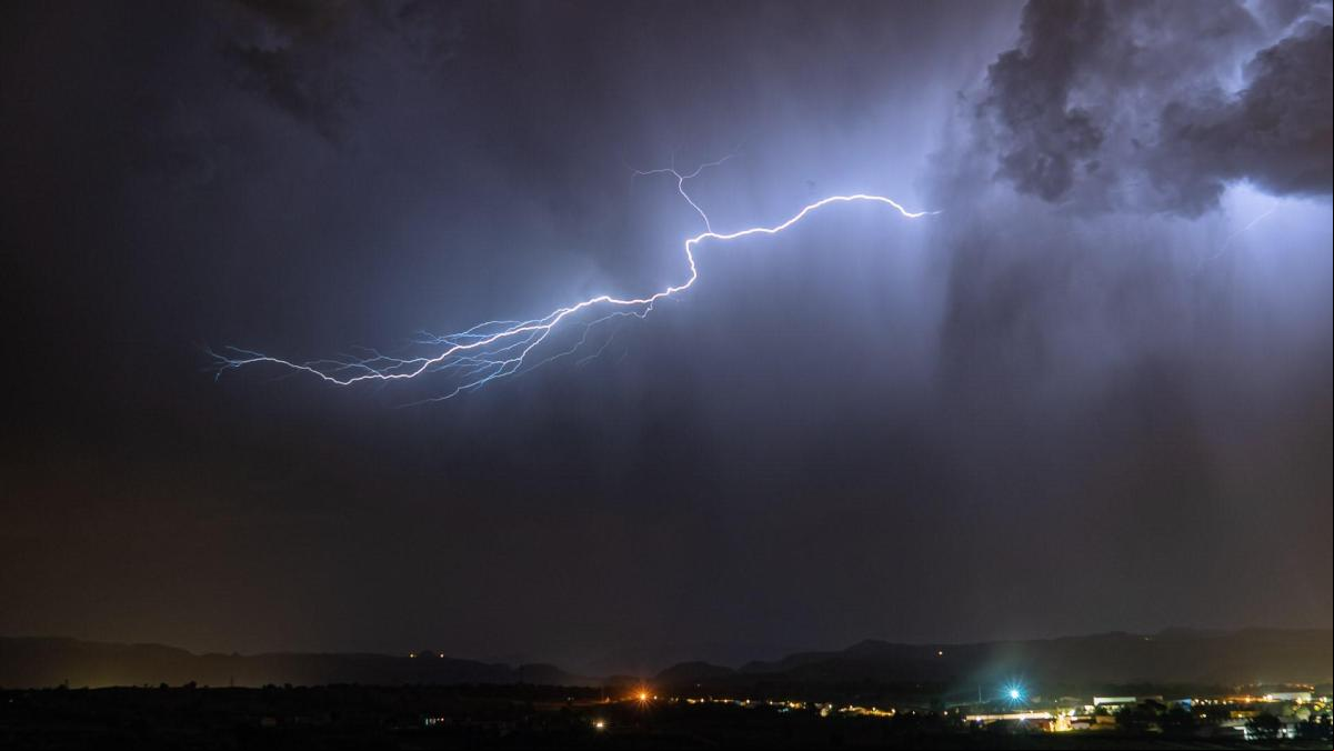 Mira el festival nocturno de rayos
