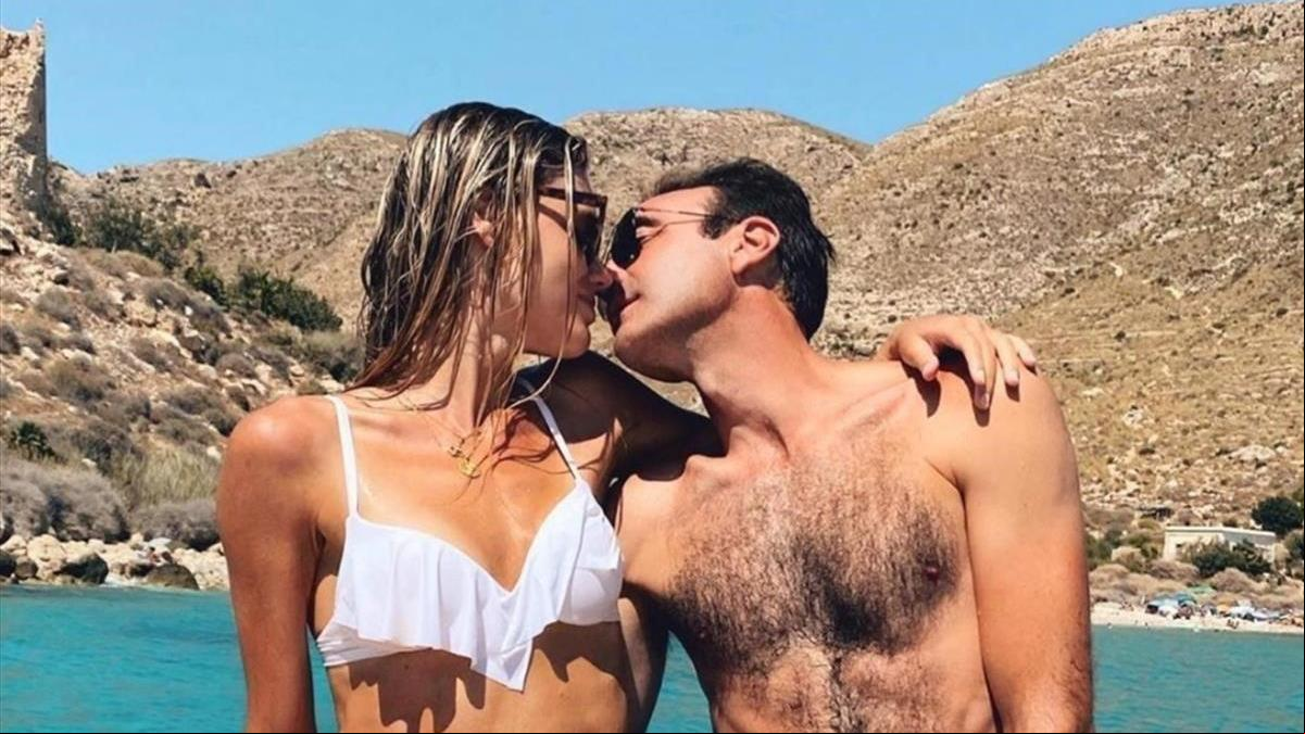 Hombres mayores que solo buscan mujeres de 20 o 30 años: “Cuanto más jóvenes y guapas, más sube el prestigio del macho”