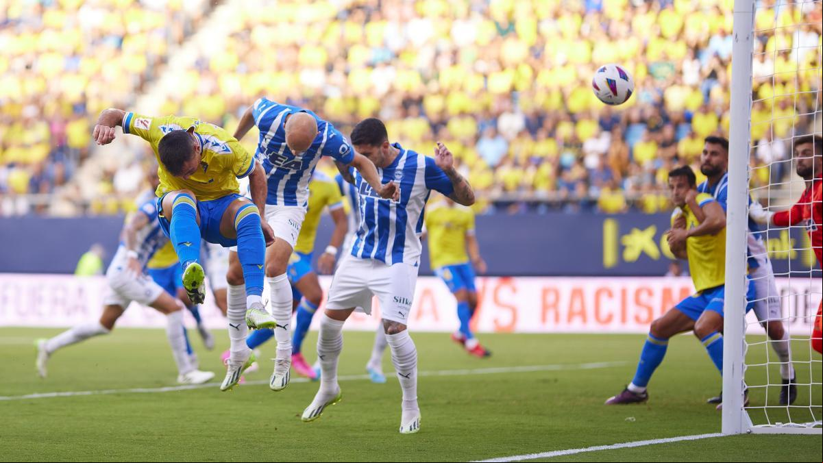 Cádiz CF – Deportivo Alavés, en directo | Sigue el partido de fútbol hoy de LaLiga, en vivo