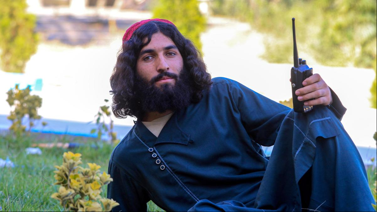 De insurgentes a burócratas, los talibanes se aburren tras dos años en el poder