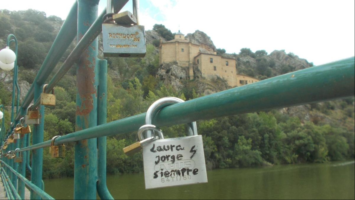 Candados de amor camino de San Saturio