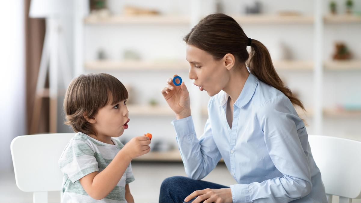 Mi hijo tartamudea, ¿cuándo debería preocuparme?
