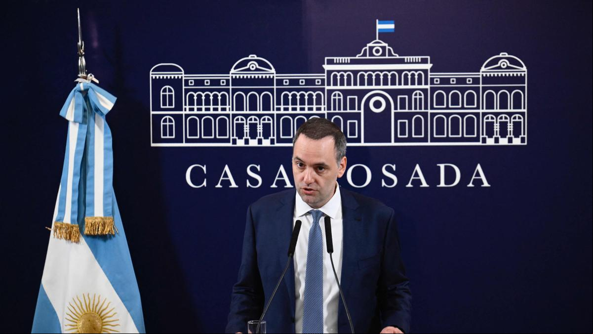 Argentina no renovará 5.000 contratos públicos y revisará un millón de planes sociales