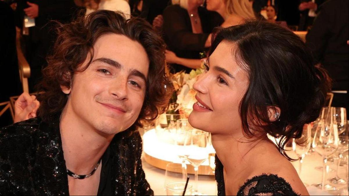 Timothee Chalamet y Kylie Jenner conquistan los Globos de Oro con brillos y transparencias