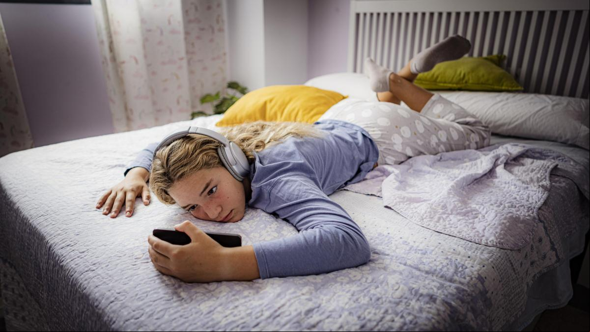 La soledad no deseada afecta más a jóvenes y adolescentes: ¿qué se puede hacer?
