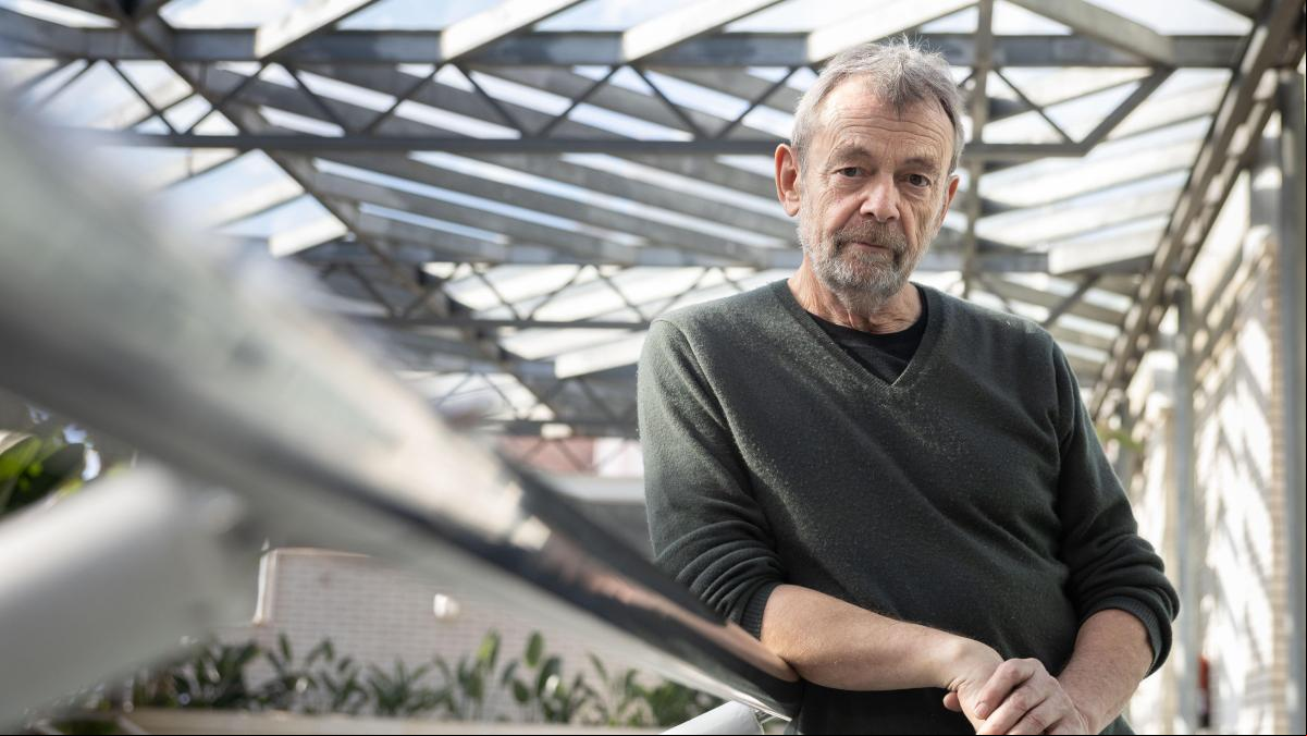 Pierre Lemaitre: “Antes espiaban los seres humanos, hoy es trabajo de informáticos”