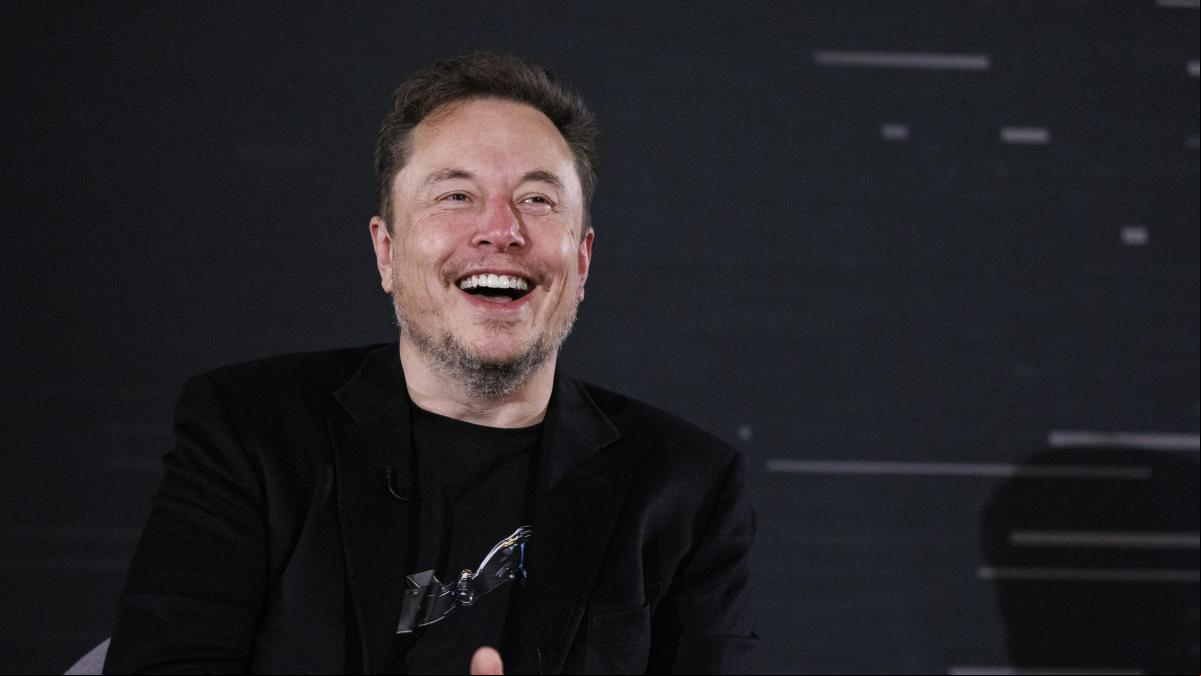 Así ha reaccionado Elon Musk a la cancelación del coche eléctrico de Apple: dos emojis que lo dicen todo