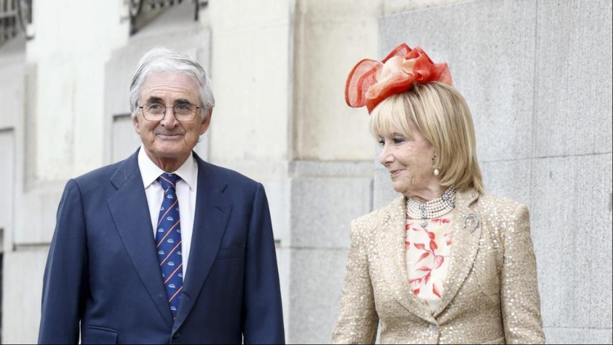 El marido de Esperanza Aguirre sorprende al decir desde su coche hemos bebido mucho al salir de la boda de Almeida