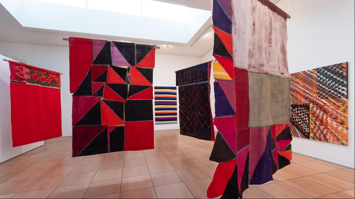 Teresa Lanceta, la artista textil que toca la fibra e invita a viajar en alfombra mágica