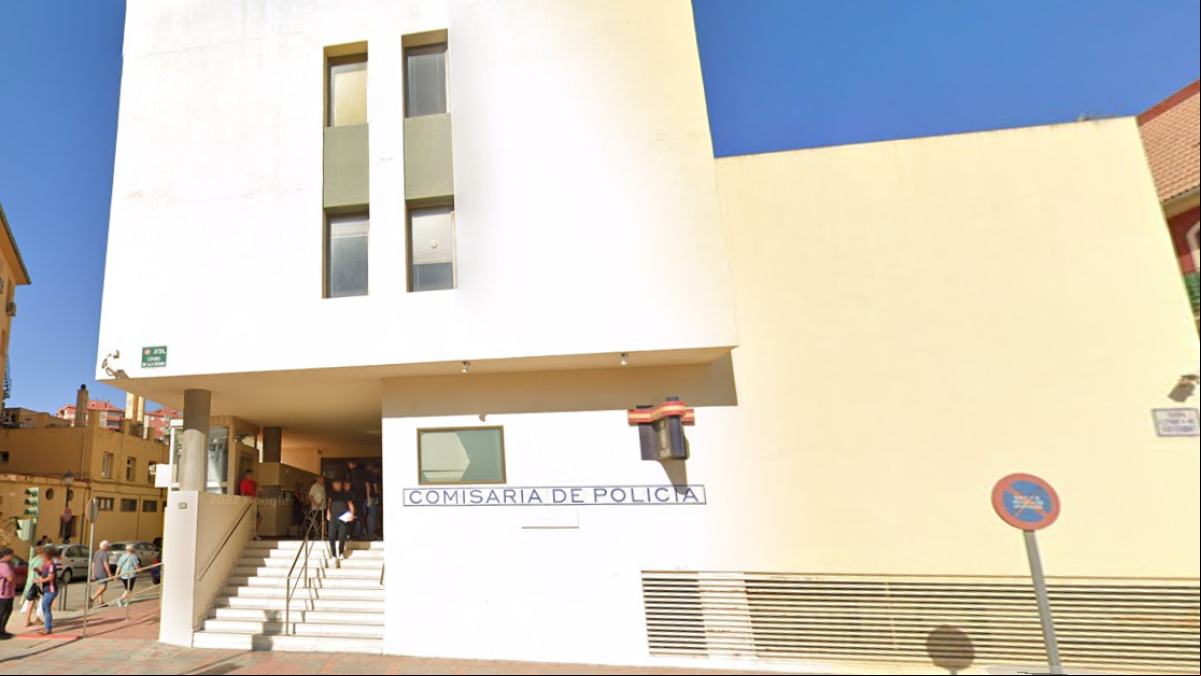 Muere tras caer por el hueco de un ascensor al saltar entre dos ventanas en Fuengirola
