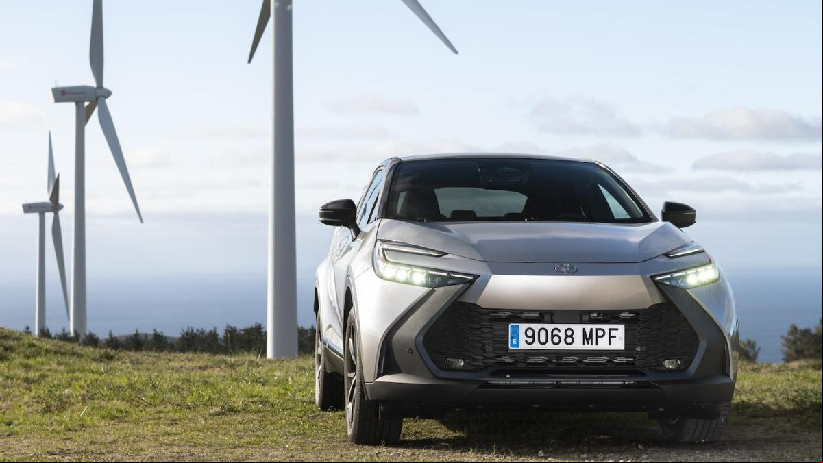 Toyota lanza el C-HR híbrido enchufable, capaz de recorrer casi 100 kilómetros en modo eléctrico