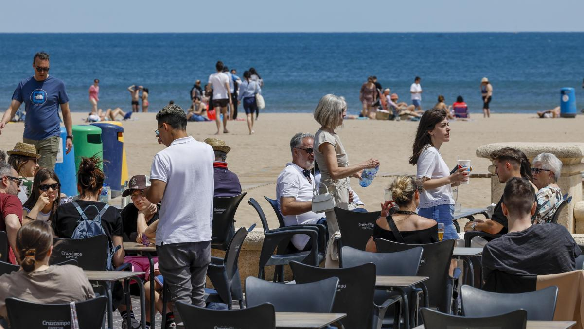 Benidorm y València, a tope de madrileños en el puente de mayo